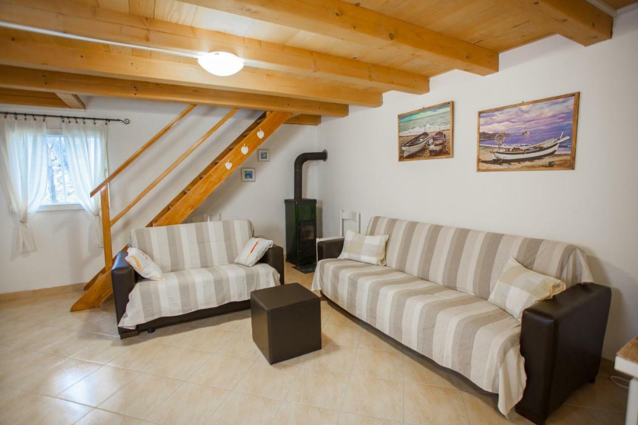 Buc-Vila Nada Villa Cres Esterno foto