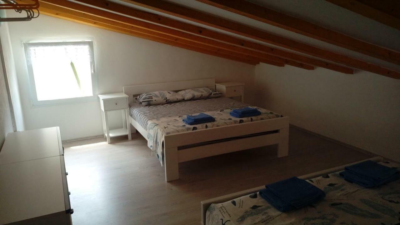Buc-Vila Nada Villa Cres Esterno foto